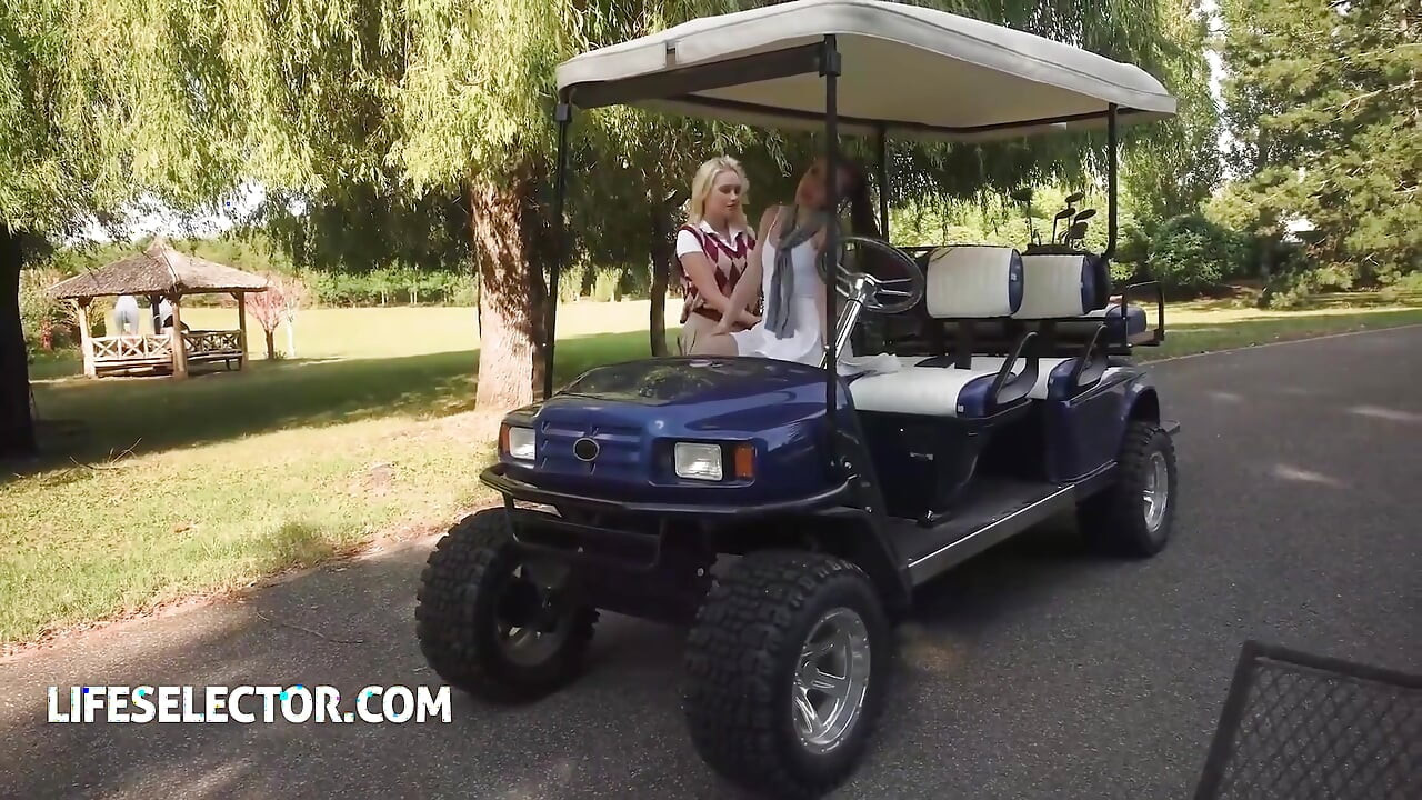 Hari golf bareng megan murkovski dan jessie ames yang liar