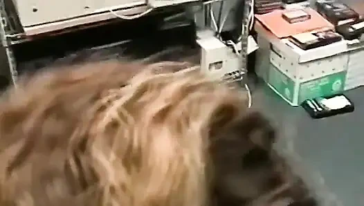 Diamond arka odada sakso sahnesi çekiyor