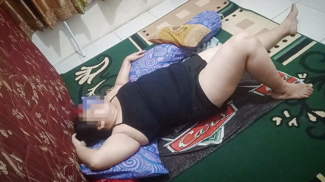 (Part 1) Horny chubby aunt wants to be fucked