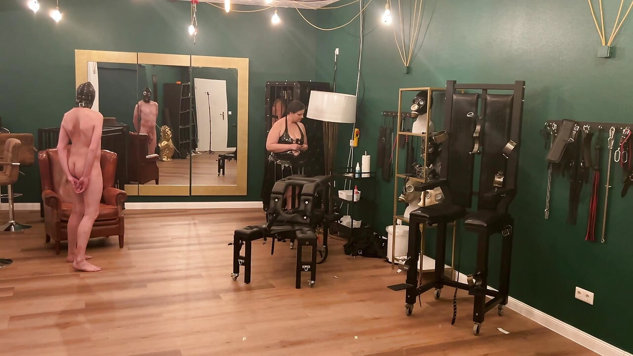 Latex dommes banh mông nô lệ bị trói rộng