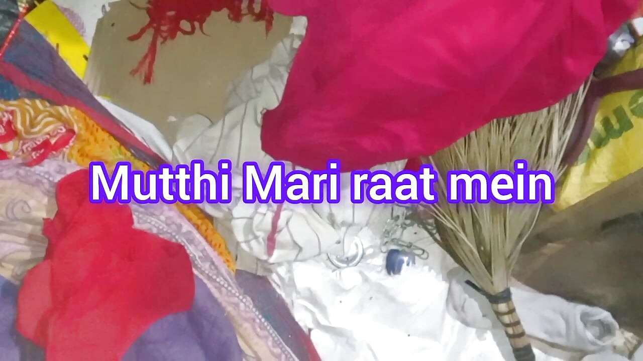 Night mein aunty ki peticot painty bra per mutthi maar Diya