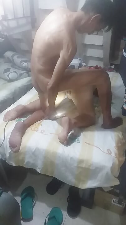 माझ्या बायकोची ओली पुची खूप क्रीमी होती