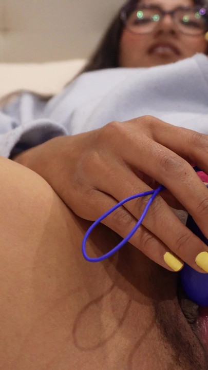 Unvergesslicher moment von "Ich habe meine reiche vagina mit einem vibrator gefickt, bis mein mann nach hause kommt"