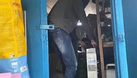 Die Lagerarbeiterin Hat Die Managerin Direkt Auf Den Kisten Hart Gefickt Und Sie in Ihre Schranken Gewiesen