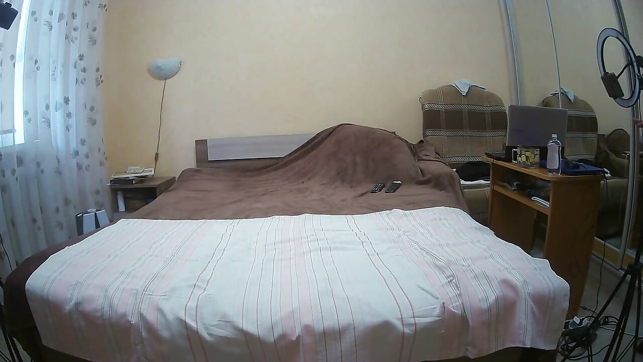 Mother-in-law plays with my dick and brings me to a cumshot