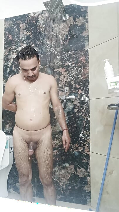Ινδός άντρας κάνει σεξ και σόου με ντους και Masterbation