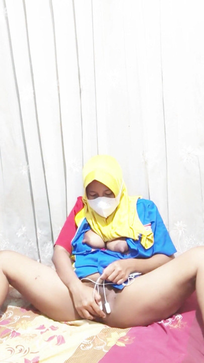 Memorable moment from "Hijab cashier Indomaret masturbates using dildo"