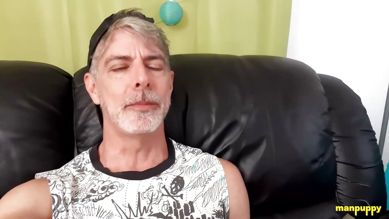 ManPuppy Richard Lennox Jerks Off and Dirty Talks From the Sofa