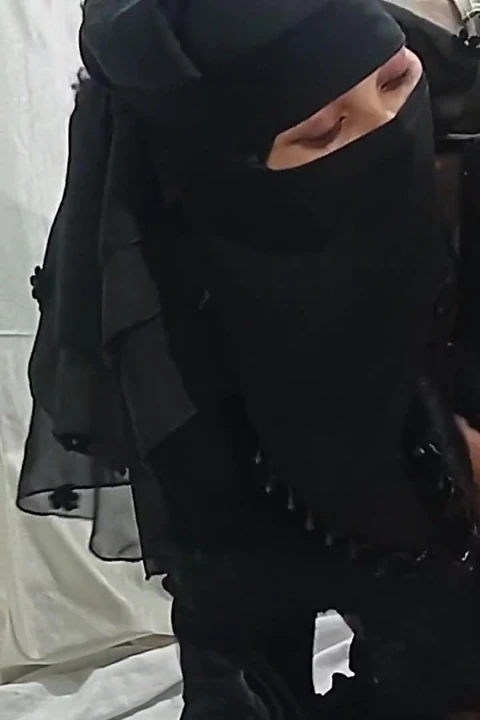 Perfect Footjob by Gorgeously Muslim Girl