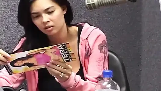 Honolulu'da Tera Patrick'in yer aldığı radyo röportajı
