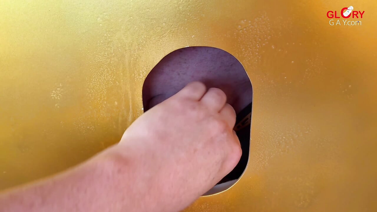 Alleen aftrekken, maar ik wilde meer bij het kijkgat merkte hij