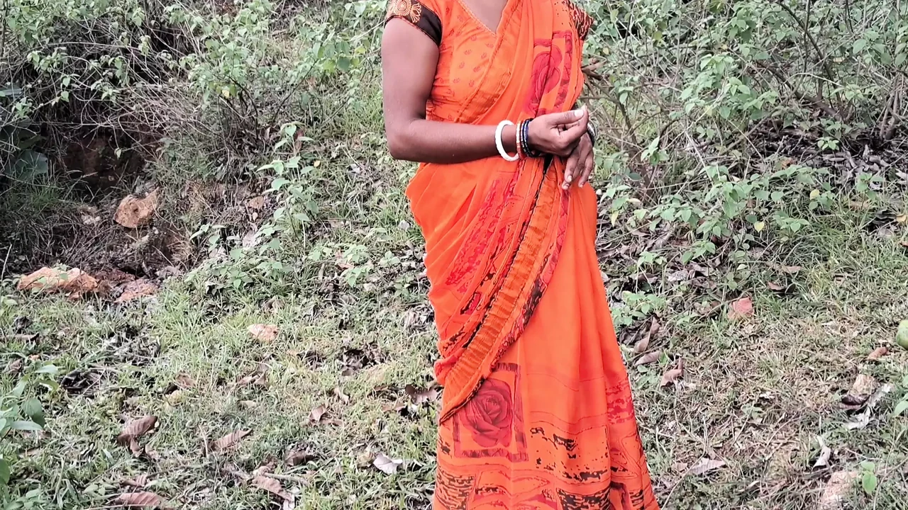 Desi Bhabhi outdoor