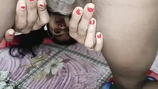 Сессия 23. Секс романтической пары дези в арендной комнате