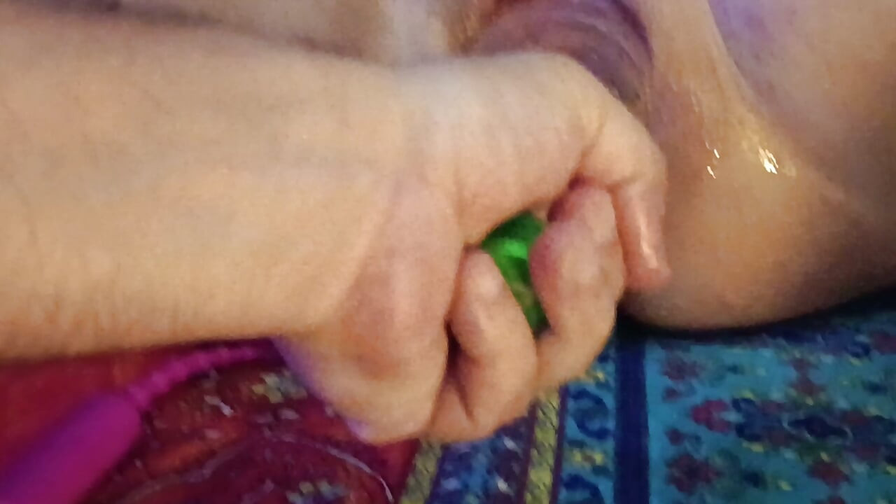 Stretching my pussy wide