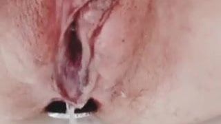 Grote clitoris harig pissen