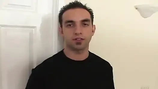 Blondine lutscht zwei monsterschwänze und bekommt dann einen harten fick auf beide löcher