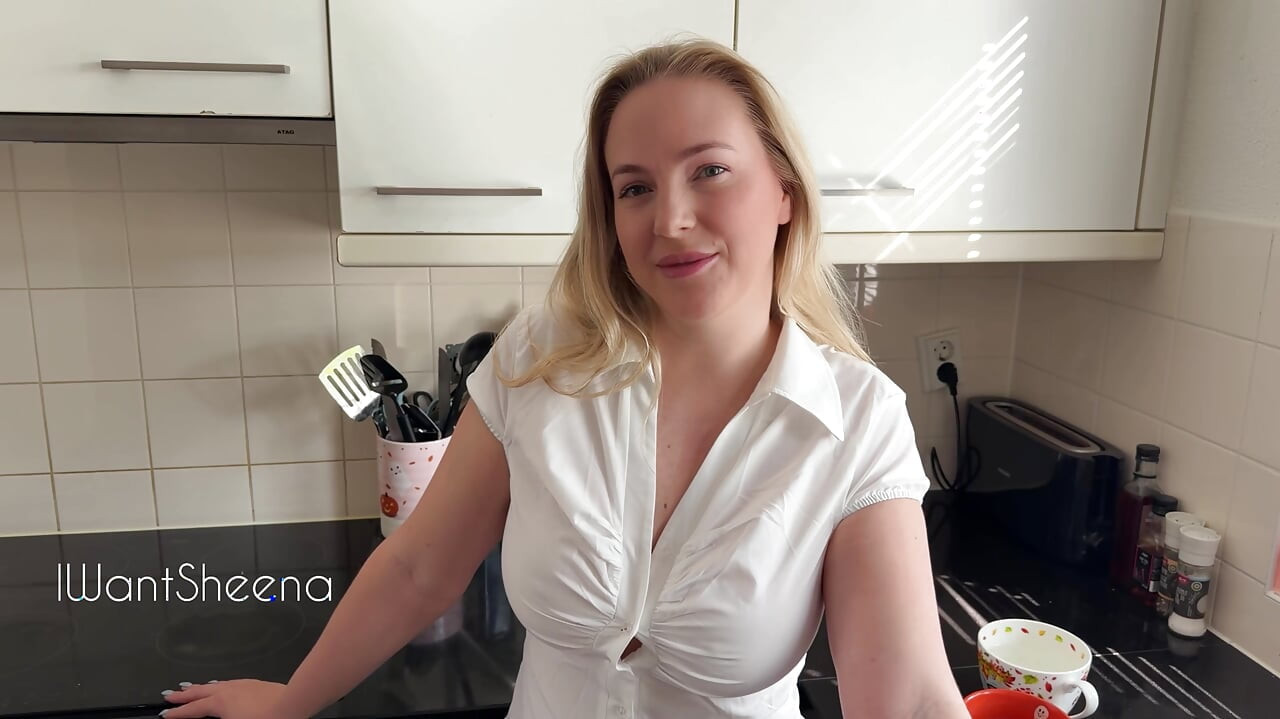 Iwantsheena wordt geneukt door een fan.