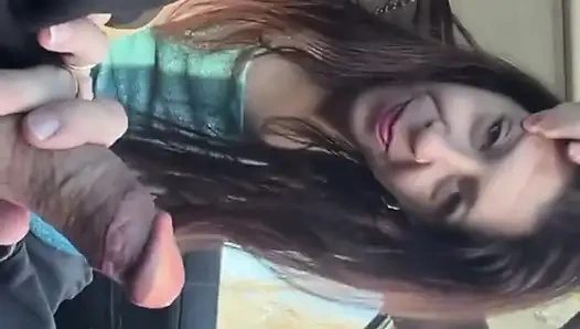 Mengisap dan menelan air mani