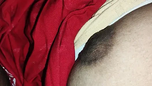 Seksi kızın güzel göğüsleri ve kötü görünüyor