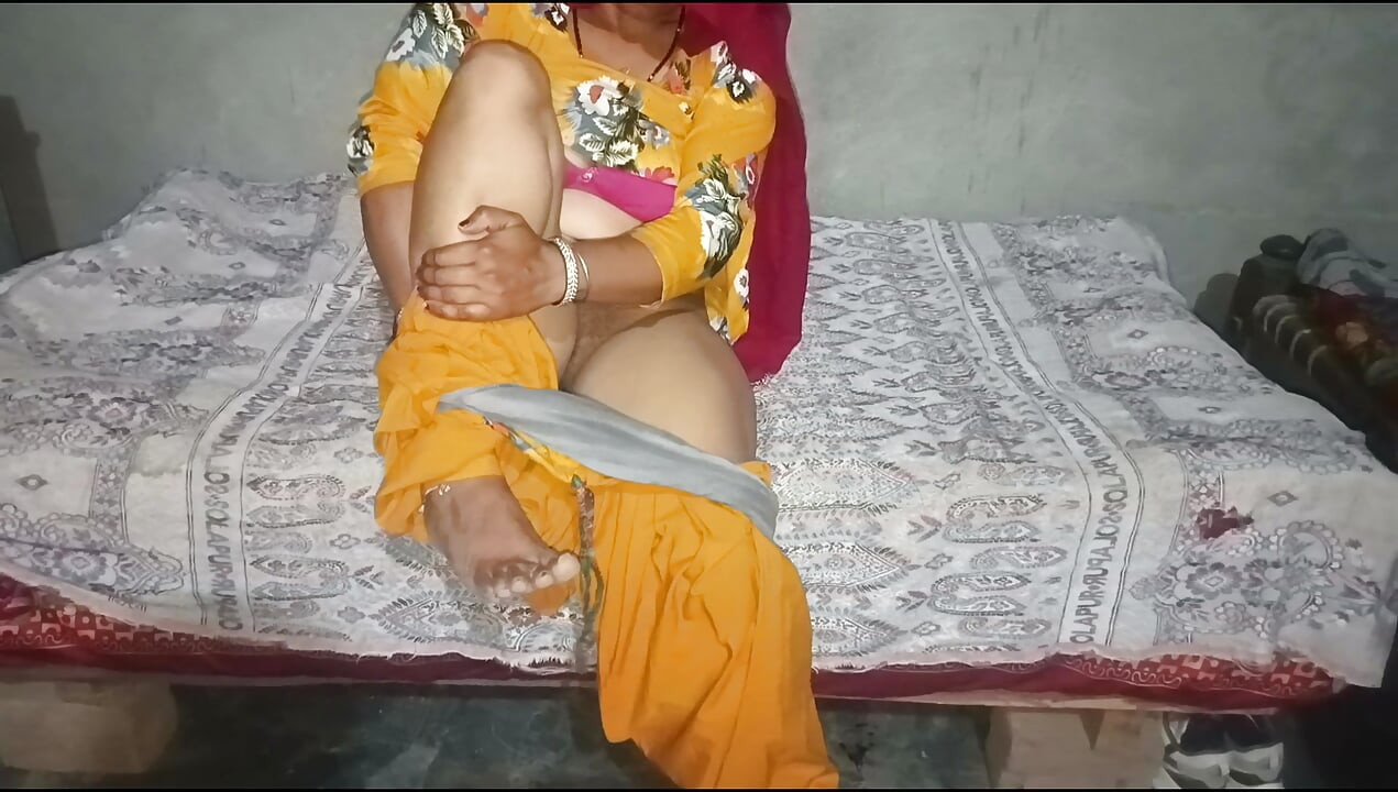 Indian desi Bhabhi blowjob sucking dick at night and make me cum in mouth