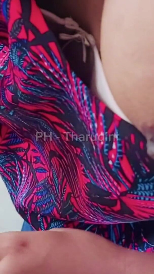 Sri lankan girl risky outdoor sex | Clip 1