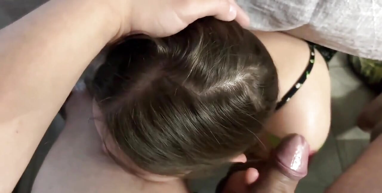 Verklig hemvideo avsugning och handjob