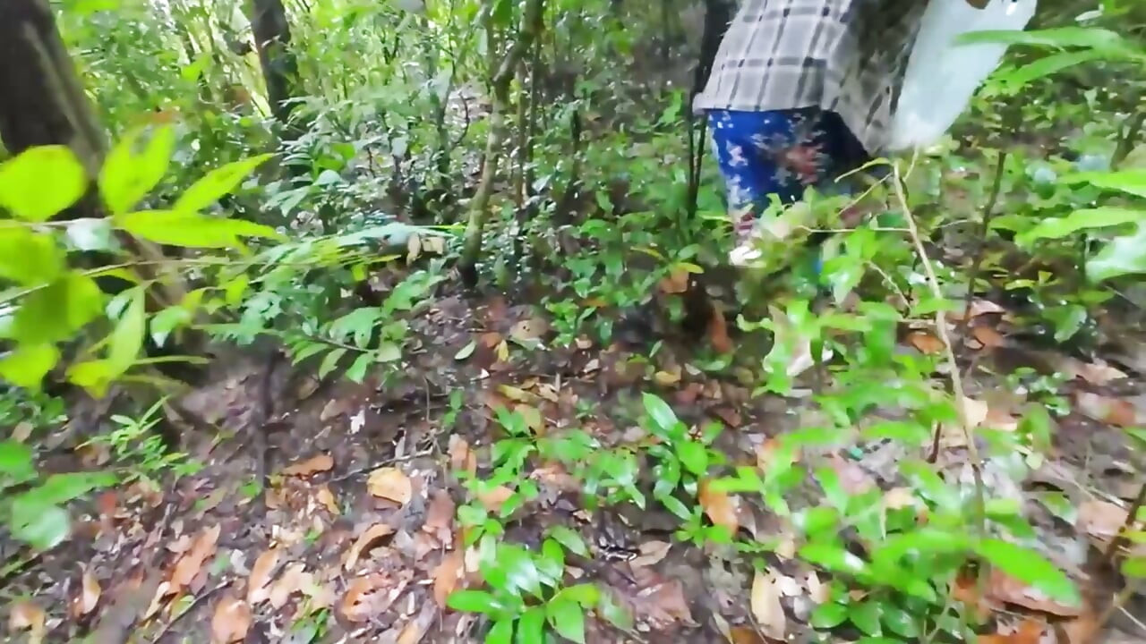 Thai Teenagers get Lost in the Forest and get Horny, so they have Sex.