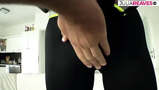 Blondes schätzchen reitet einen massiven schwanz zu einem abspritzen