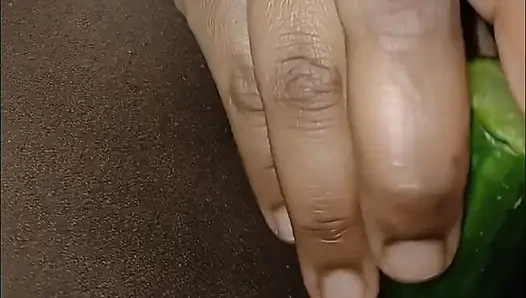 Üvey anne yenilebilir dildosunu sikiyor