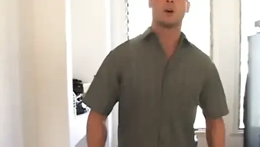 Reife bridgette monroe fickt auf dem boden mit ihrer zierlichen