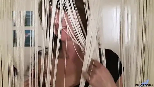 Koridor orta yaşlı seksi kadın