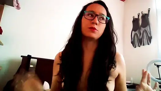 College-mädchen wird von ihrer mitbewohnerin gefickt