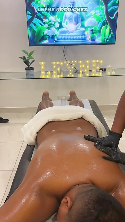 Leyne Rodriguez: Hot Latina in Massage Uniform Gives an Intense Oiled Session
