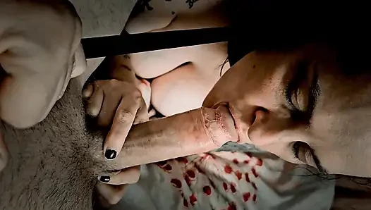 Tatianal, bu orospu bir penis emiyor ve anal oluyor