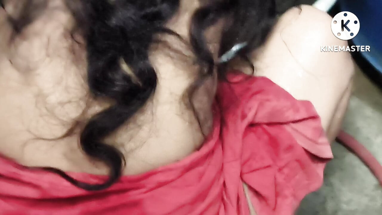 Bhabhi ji bathing in utensils of small  utensils like small babby