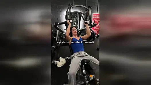 Gadis gym 18 tahun muncrat di insta live