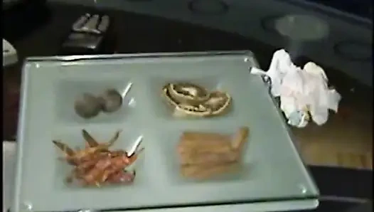 Seksi kızlar evinde filme alındı