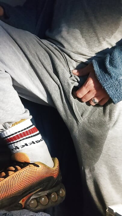 Șosete murdare, Pișat și Dirtyjunkbro. Ciocan!!!