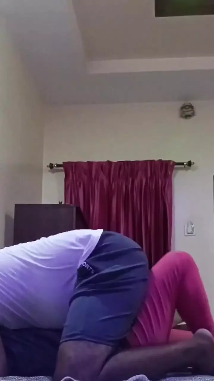 Cewek ini ngentot di kamar hotel