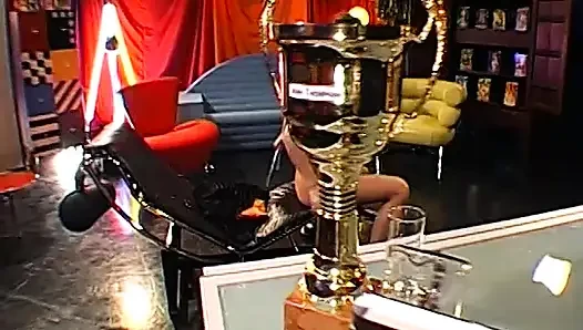 Дикая Спермо-оргия Милашки John Thompson В Ретро Видео