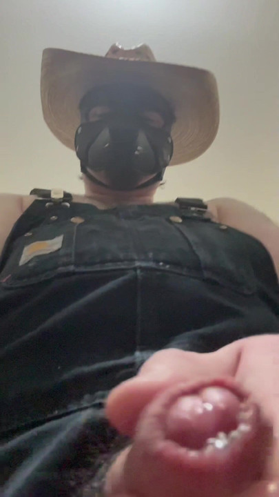Yeehaw! Pups cums on camera