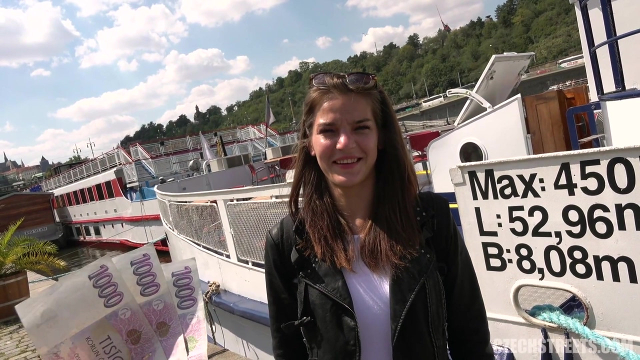 チェコの街 - 史上最もシャイな女の子