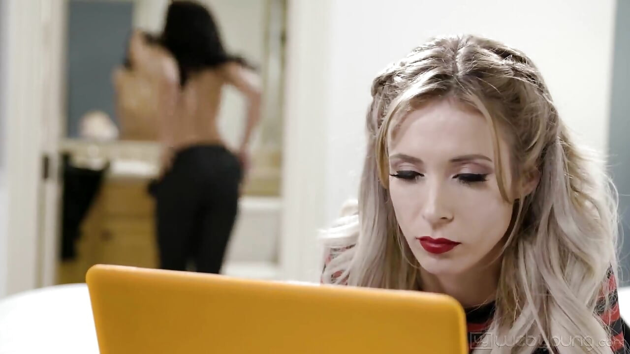 Hot Babe Aiden Ashley Tells Persistent Whitney Wright She's Not Her Type but Still Ends up Fucking
