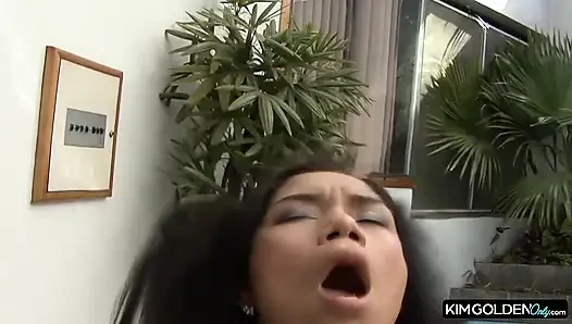 Geile Asiatin in intensiver Outdoor-Action