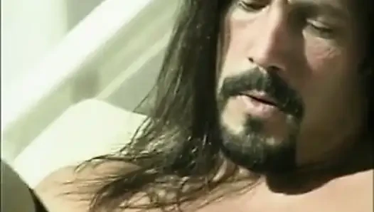 Küçük memeli seksi esmer genç kız büyük sert yarakla sikiliyor