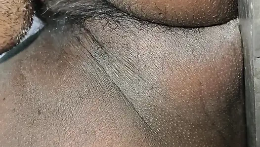 Mallu kız en iyi pozisyonunda parmaklıyor ve