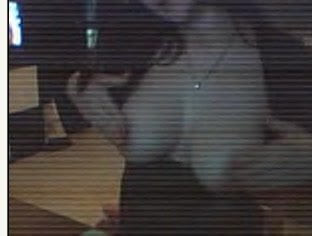 Ragazza che mostra le sue tette in webcam (bassa qualità)