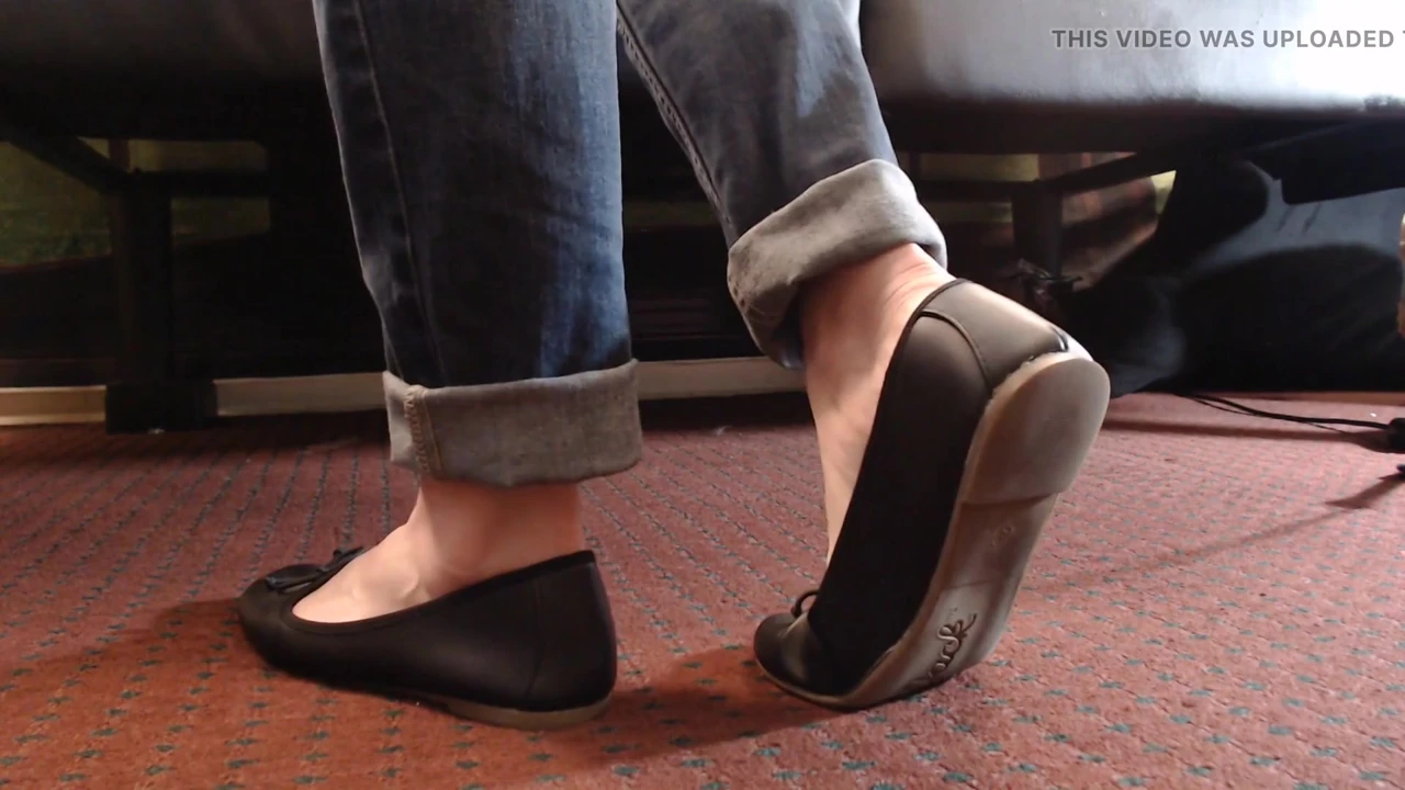 Ballet flats leg rapid bounce heel slaps