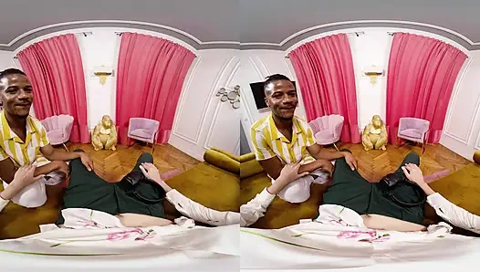 Erkek arkadaşın sevgililer günü için sana üçlü seks sunuyor