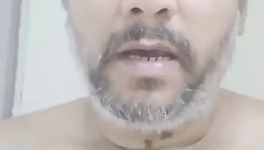 Çıplak adam azgın amcık deliklerini ücretsiz sikiyor....
